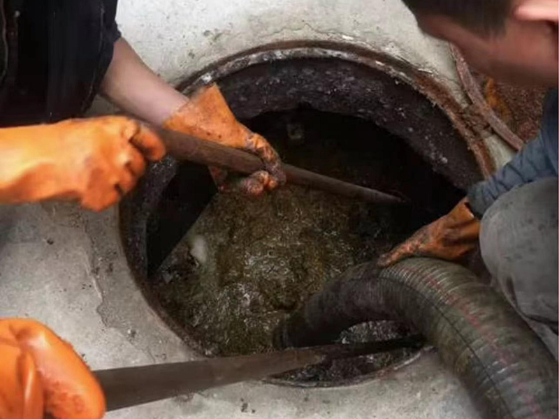 宁国清理化粪池时如何避免沼气的危害?